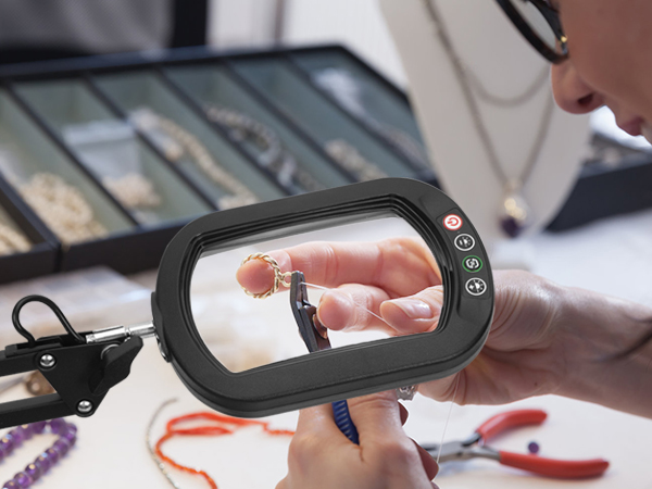magnifying light for crafts hands free