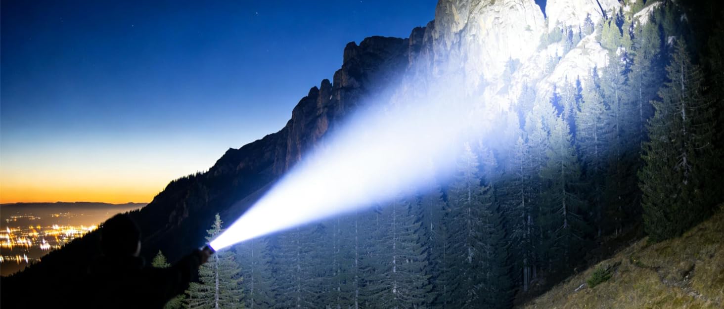 High lumen flashlight