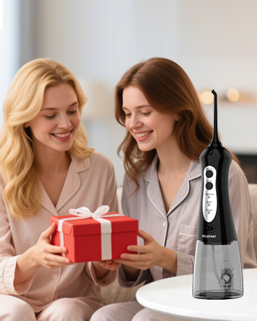 Water flosser for braces