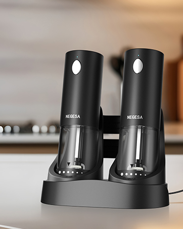 salt and pepper grinder set