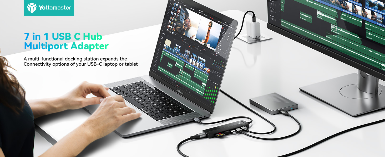 USB-C Hub 7 Ports with SD Card Reader