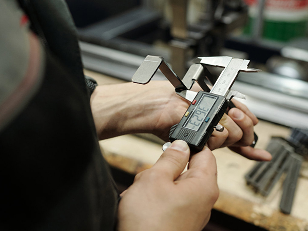 digital caliper measuring tool