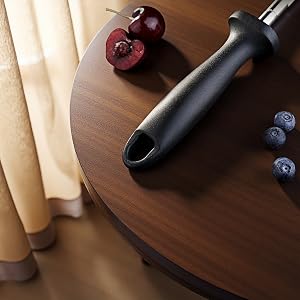 No more wobbling! Segmented base stays stable on any counter. 