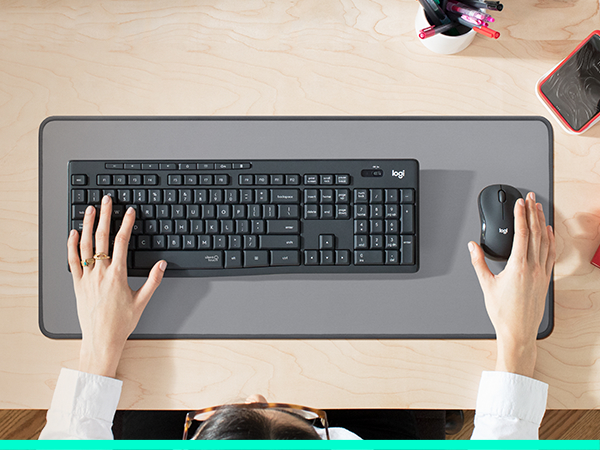a zoom of a woman using mk295 wireless keyboard and mouse graphite combo