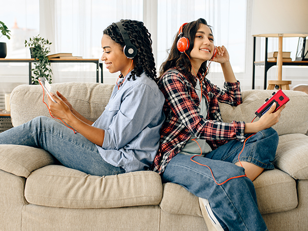 emergency flashlight solar charger solar powered radio solar power bank survival kit