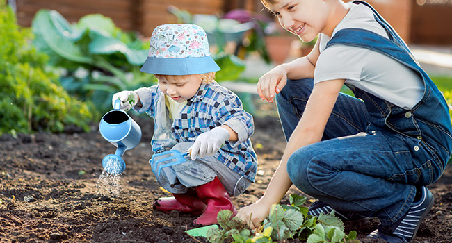 Create a gardening world just for kids with the toddler gardening set!