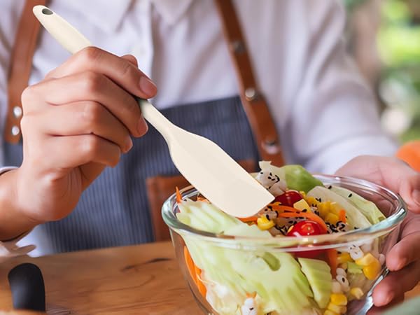 Khaki utensils