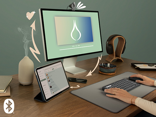 a person using pebble 2 mouse m350s wireless 