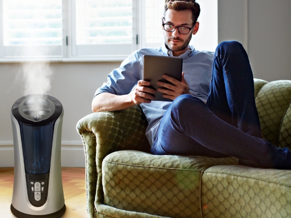 humidifier with mist in living room