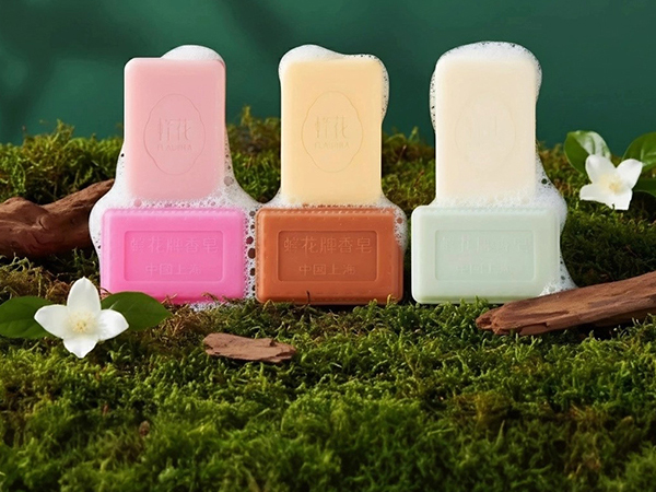 bee &amp;amp; flower sandalwood soap