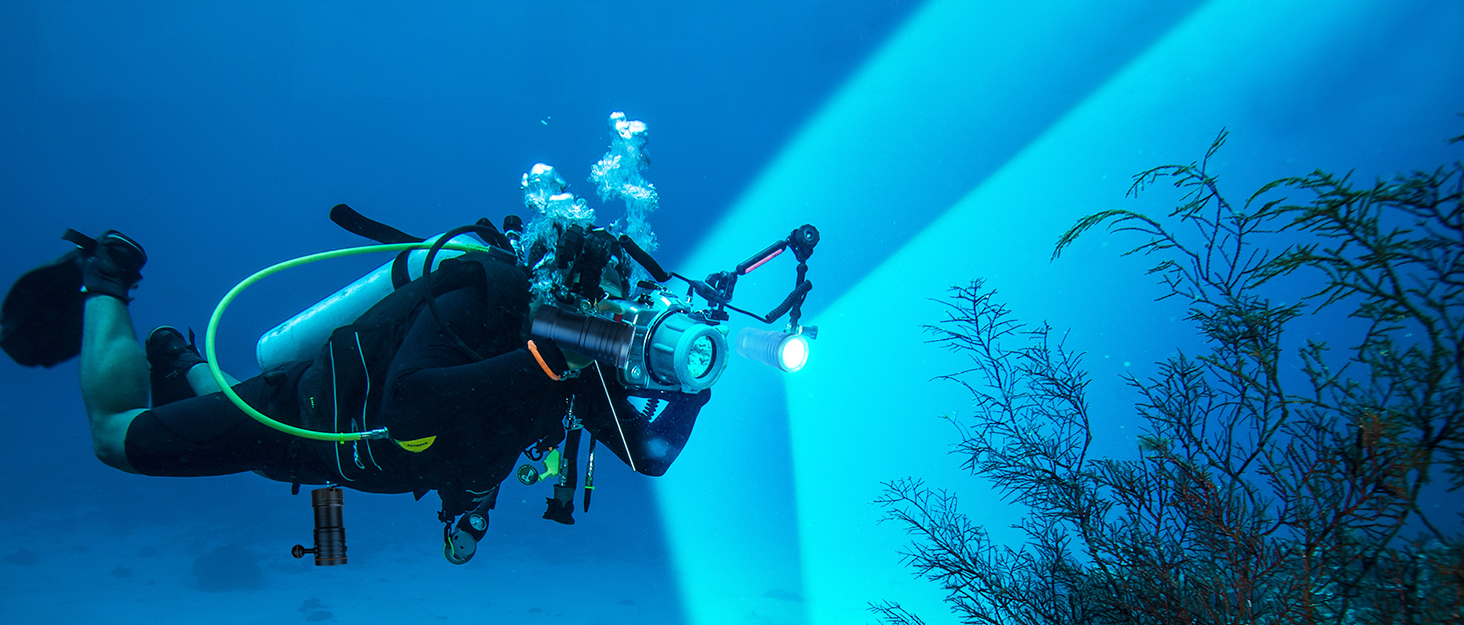 SCUBA DIVING FLASHLIGHT APLOS
