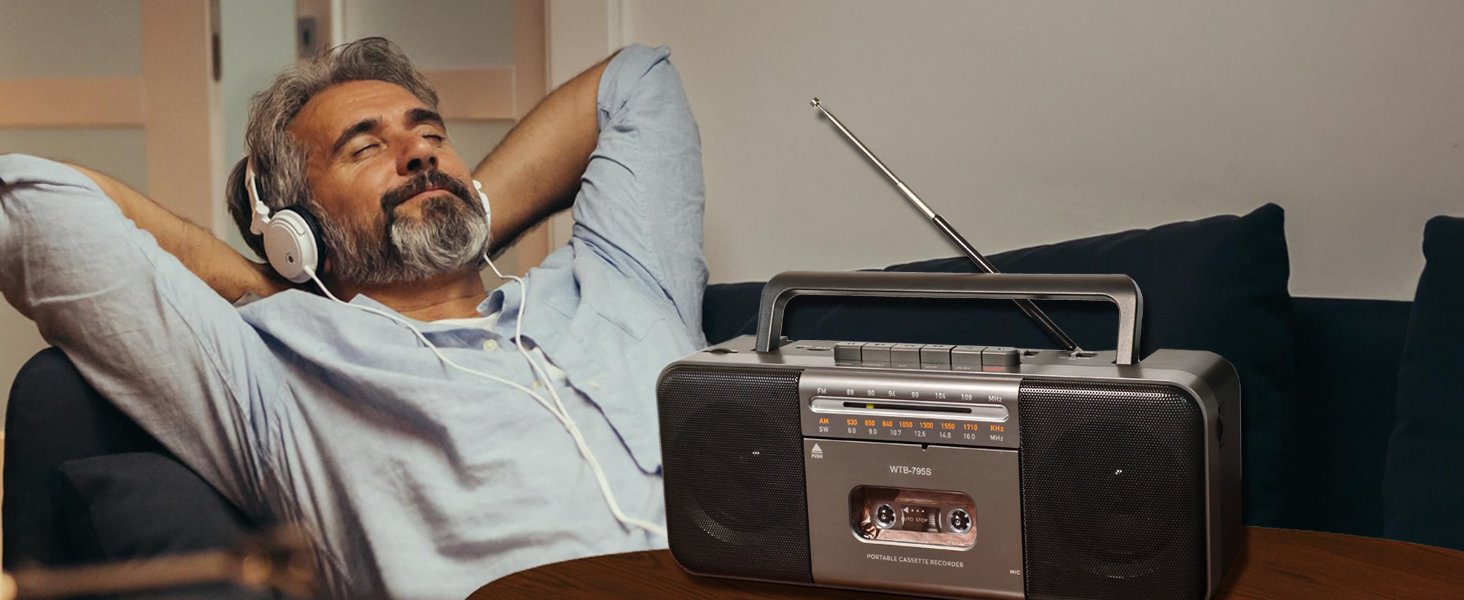 cassette player with headphone jack