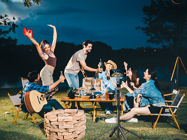 Face tracking tripod