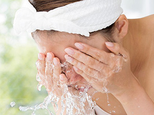 Cleanse and dry pimple area (do not apply moisturizer)