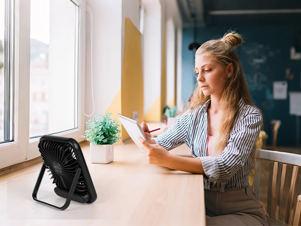 Small Desk Fan Quiet Battery Powered