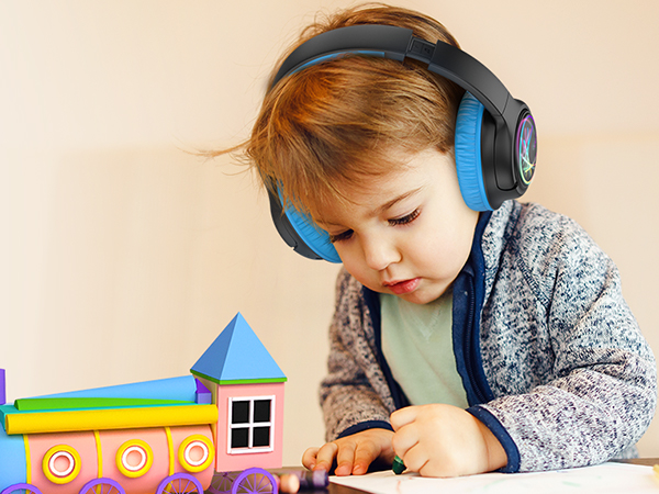 iClever_BTH18_Kids_Bluetooth_Headphones_Wireless_Black_LED_Lights