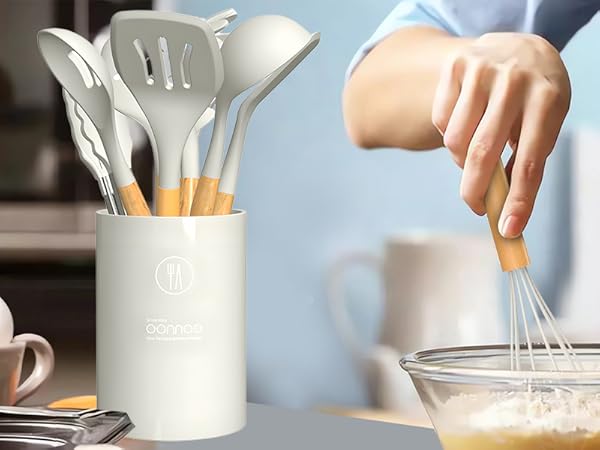 Khaki utensils