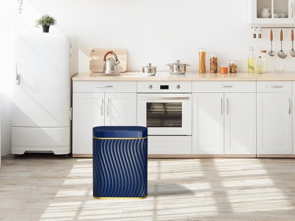 Bathroom Small Trash Can with Lid