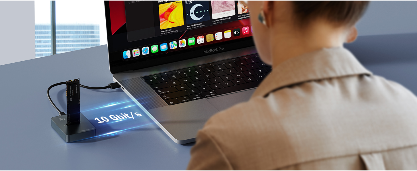 High speed 10Gbps NVMe to USB 3.1 Gen 2 adapter for fast 4K video editing and file backup.