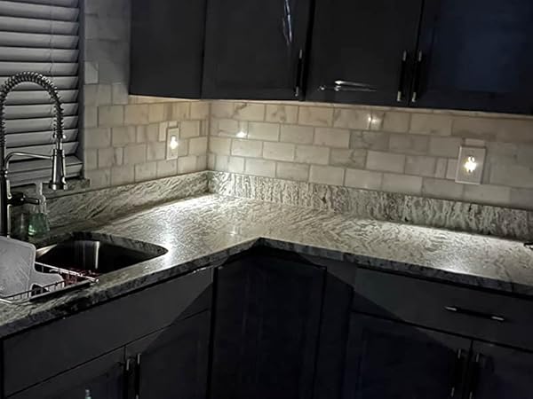 Receptacle Outlet with Night Light,Tamper-Resistant,15A,2 Pole,Standard Electrical Outlets