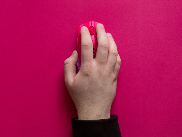 Hand on mouse demonstrating wrist support