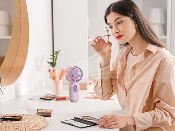 Eyelash Fan