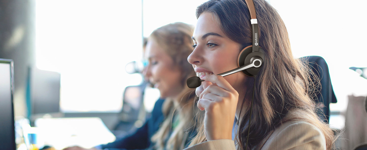 The female operator wearing ARA700 wired headset at work.