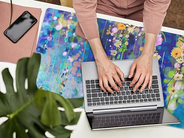 PU Leather Large Mouse Pad - Designed for Comfort and Productivity!