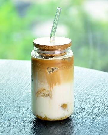 cups with lids and straws