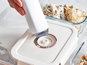 CABIBOX container works well with this pump