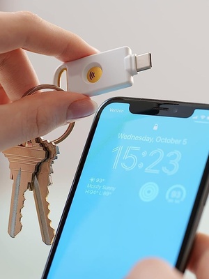 USB-C security key and smartphone interface