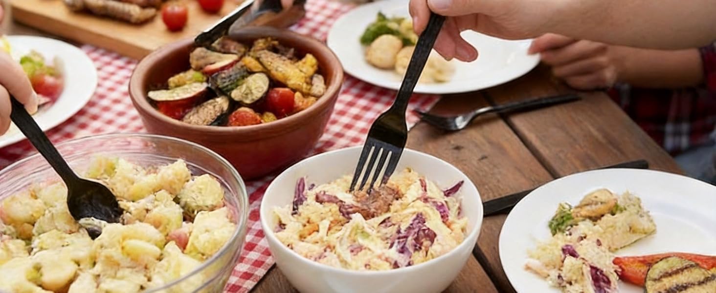 The use of disposable tableware at barbecues and outdoor parties