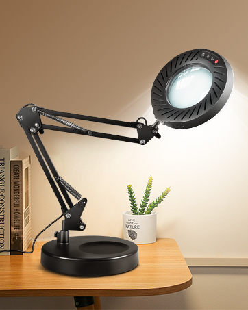 magnifying glass with light and stand