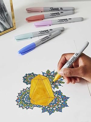 Sharpie fine point in citrine coloring