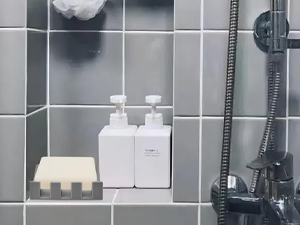 Keep your bathroom tidy with our self-draining silicone soap holder.