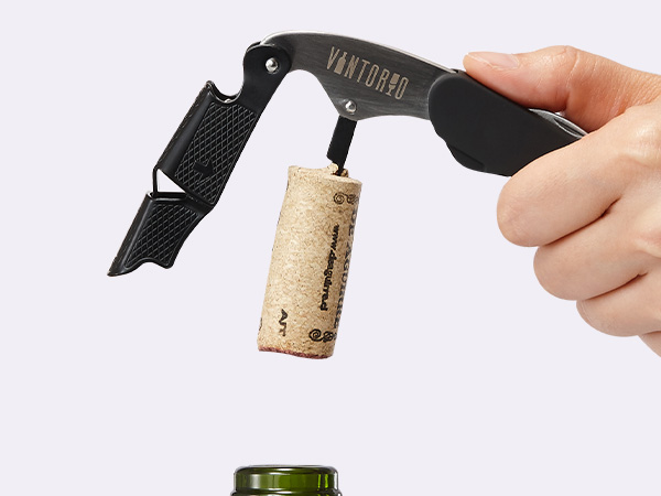 Keep your hands on the prize with the easy-to-grip rubber handle — even with the sweatiest of hands