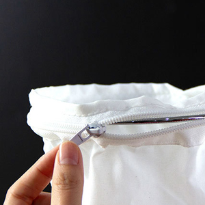 the inside of the zipper is a zipper that is open.