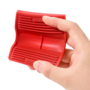 Anti-slip texture and internal silicone ribbing can effectively prevent falling.