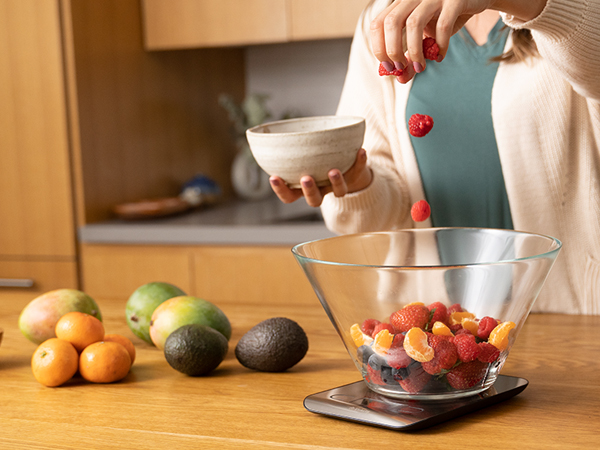The multi-function scale can help you prepare the meals easily