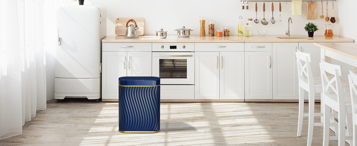 Bathroom Small Trash Can with Lid