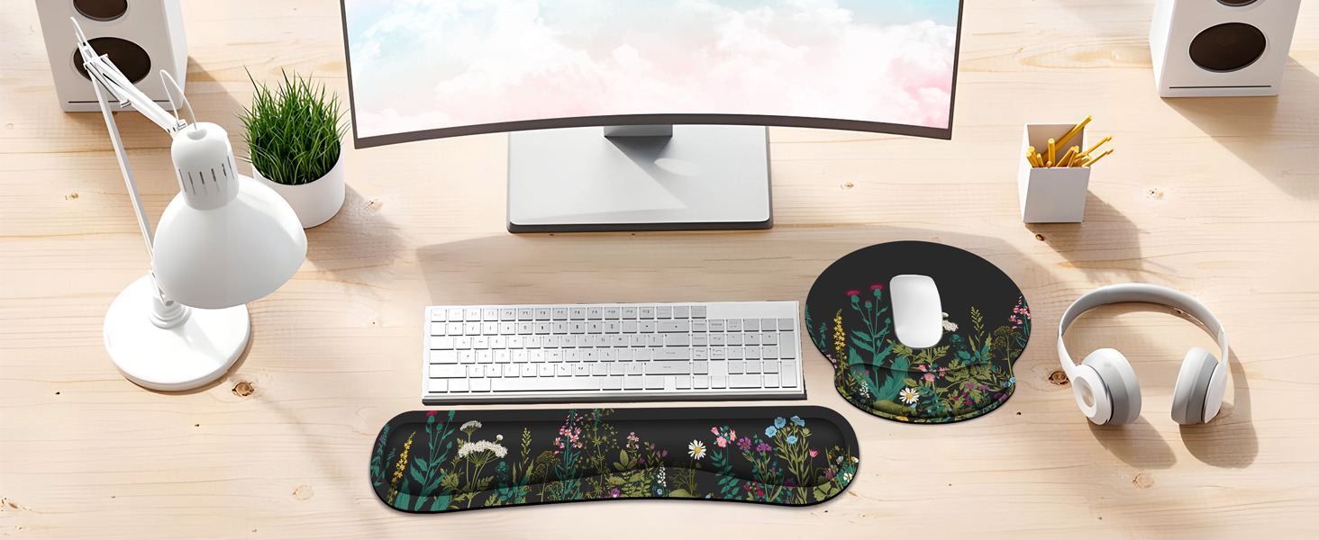 Mouse pad with wrist rest