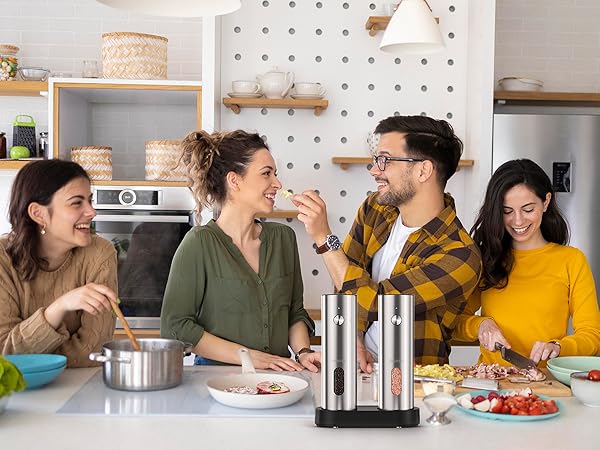 salt and pepper grinder set