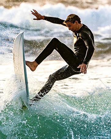 Engineered to turn your phone into a capable underwater camera.