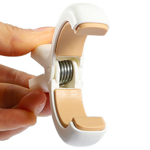 beach towel clip detail 1