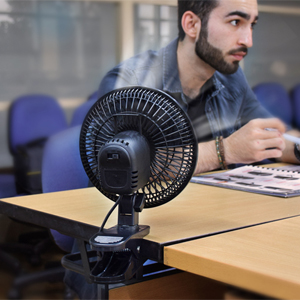 black clip fan