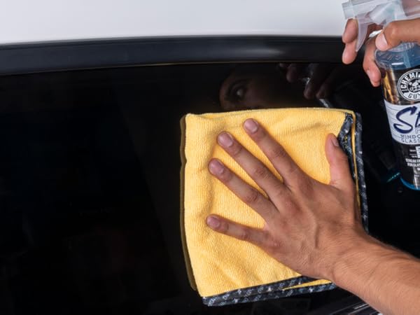 Premium microfiber cloths that remove wax, polish, and sealant for a high-gloss, streak-free shine
