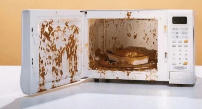 dirty microwave oven
