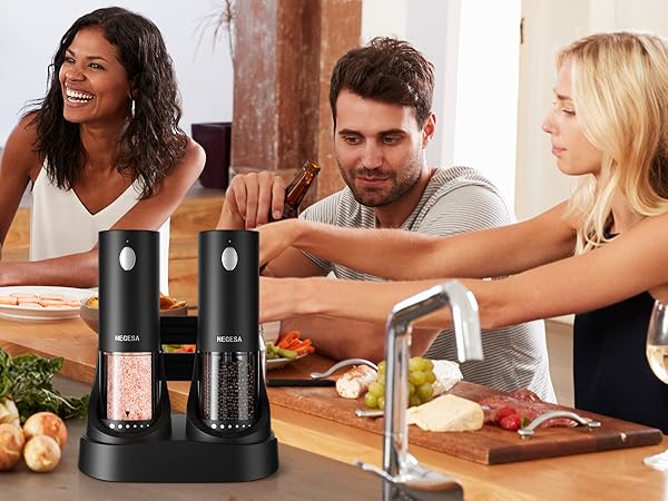 salt and pepper grinder set