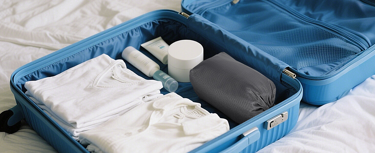 The foldable daypack is space-saving. Ideal for airport carry-on, market trips, and excursions