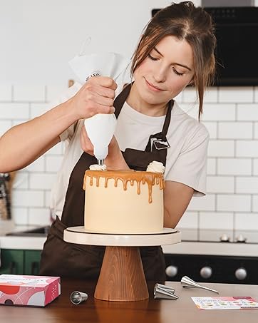 piping tips pastry bag woman decorating cake cupcakes nozzles happy lemuro kitchen baking bake deco